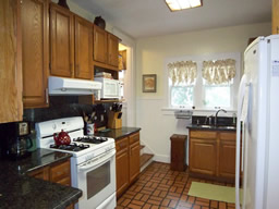 Granite counters and a gas range are nice features!